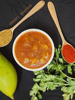 કાચી કેરી નું વઘારિયું (Kachi Keri Vaghariyu Recipe In Gujarati) રેસીપી મુખ્ય ફોટો