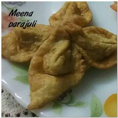 A picture of Flower shape matar potli.