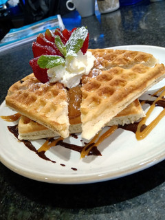 Una foto de Waffles con dulce de leche