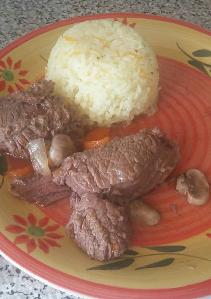 Una foto de Carne al jugo con champiñones