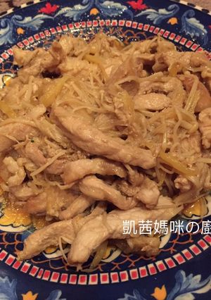 A picture of Stir-Fried Pork with Enoki Mushrooms.