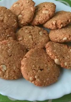 A picture of Whole wheat oats peanut cookies.