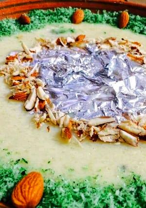 A picture of Suji or badam ki kheer.
