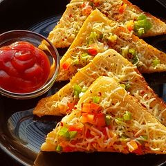 A picture of Cheese Chilli Toast 🧀🍕.