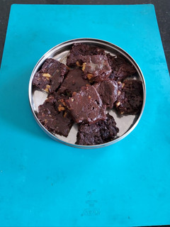 வால்நட் சாக்கோ பட்ஜ் (Walnut chocco fudge recipe in tamil) செய்முறை முக்கிய புகைப்படம்