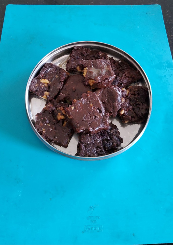 வால்நட் சாக்கோ பட்ஜ் (Walnut chocco fudge recipe in tamil) செய்முறை முக்கிய புகைப்படம்