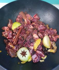 dẻ sườn bò om sấu