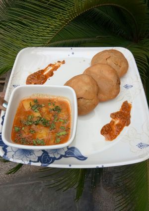 A picture of Mung dal kachori.