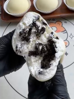 A picture of Oreo Mochi.
