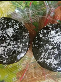 A picture of Khajur choco pie.