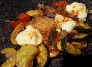 Una foto de Vegetales🥗salteados con salsa de soja y piña picante🌶