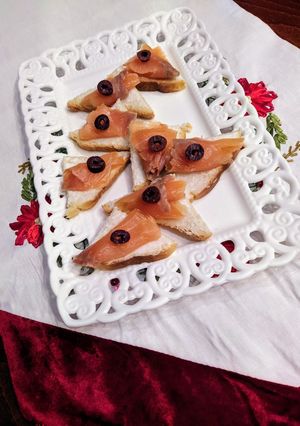 Φωτογραφία της συνταγής Καναπεδάκια με σολομό και σως αβοκάντο