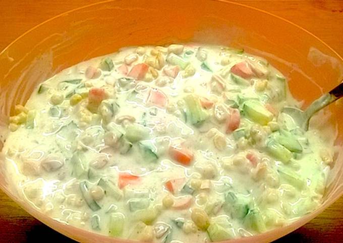 Curd Salad with Veggies & Fruits