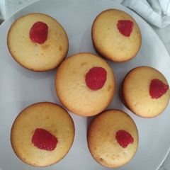 A picture of Vanilla cup cakes.