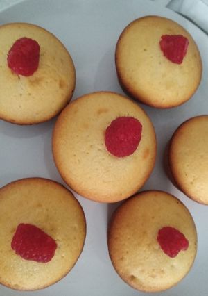A picture of Vanilla cup cakes.