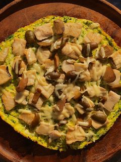 Una foto de Pizza de zapallo italiano.Sin harina