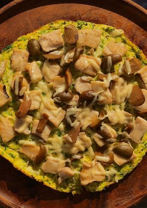 Una foto de Pizza de zapallo italiano.Sin harina