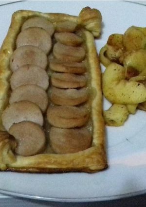 Une photo de Tarte fine au boudin blanc et compotée de pommes