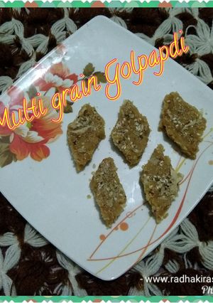 A picture of Multi grain Golpapdi.