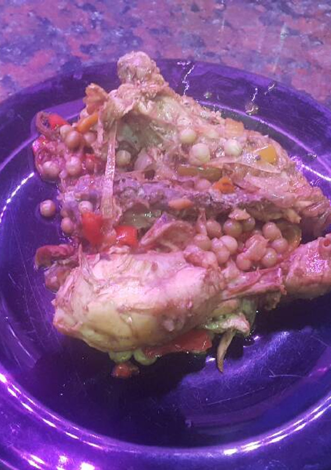Una foto de Pollo arvejado a mi estilo 😀