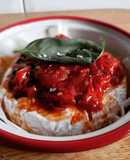 Camembert al horno con tomate cherrys y albahaca