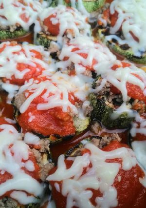 Una foto de Zucchini con Carne y Queso al grill