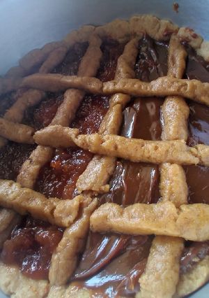 Una foto de Pasta flora integral de dulce de leche y membrillo