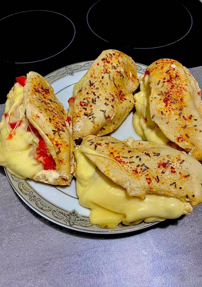 Куряче філе фаршироване в духовці
