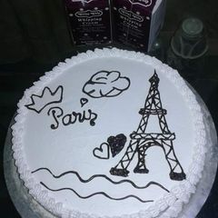 A picture of Eiffel Tower Cake.