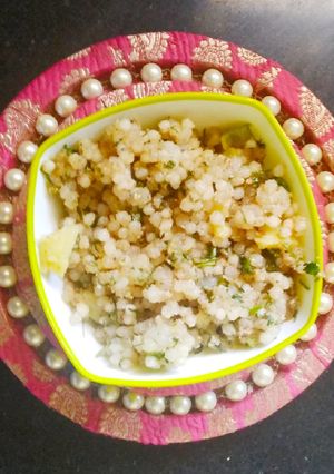સાબુદાણા ની ખિચડી (Sabudana Khichdi Recipe In Gujarati) રેસીપી મુખ્ય ફોટો