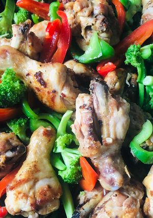 Hình của món Gà chiên xào rau củ.