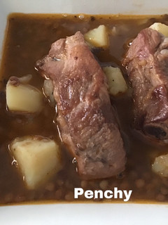 Una foto de Lentejas con costillas de cerdo ibérico