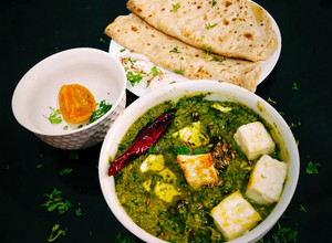 A picture of Cottage Cheese In Spinach Gravy Palak Paneer.