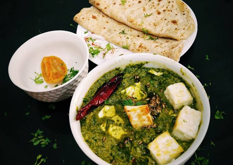 Cottage Cheese In Spinach Gravy Palak Paneer