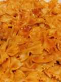 Farfalle în sos tomat