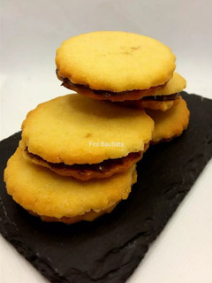 Una foto de Galletas de naranja rellenas de Nutella