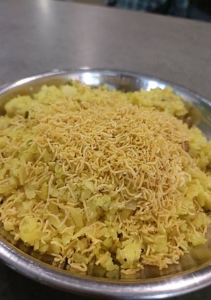 पोहा (poha ladoo recipe in Hindi) रेसिपी मुख्य फोटो