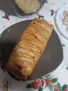 Una foto de Hojaldre de Pollo cocido
