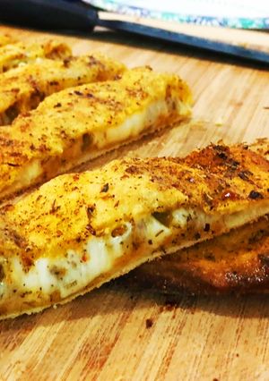 A picture of Cheesy Garlic Bread.