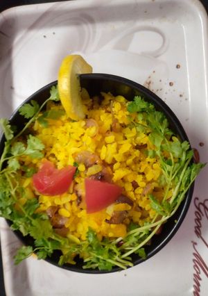 पोहा (Poha recipe in hindi) रेसिपी मुख्य फोटो
