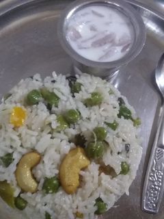 பச்சை பட்டாணி தேங்காய் பால் சாதம் செய்முறை முக்கிய புகைப்படம்