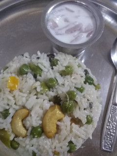 பச்சை பட்டாணி தேங்காய் பால் சாதம் செய்முறை முக்கிய புகைப்படம்