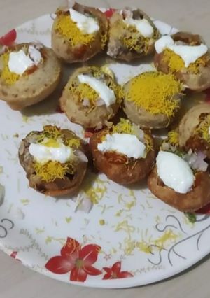 દહીં પૂરી (Dahi Poori Recipe In Gujarati) રેસીપી મુખ્ય ફોટો