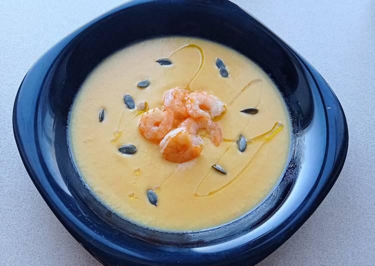 Тыквенный сливочный суп с креветкам