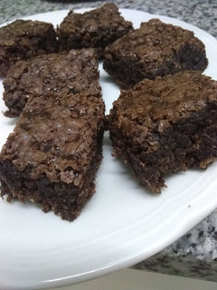 Una foto de Brownie de chocolate y coco