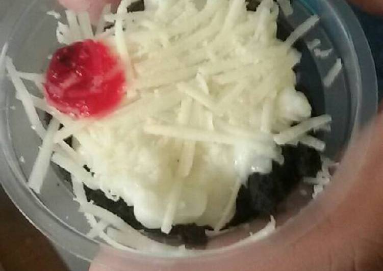 Oreo Cheese Cake with Brownies and Strawberry Jam