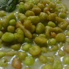 A picture of Spinach crisp in chenopodium dip.