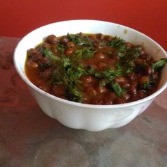 A picture of Khatta chana.