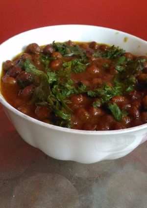 A picture of Khatta chana.