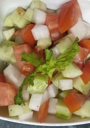 A picture of Kachumar salad.